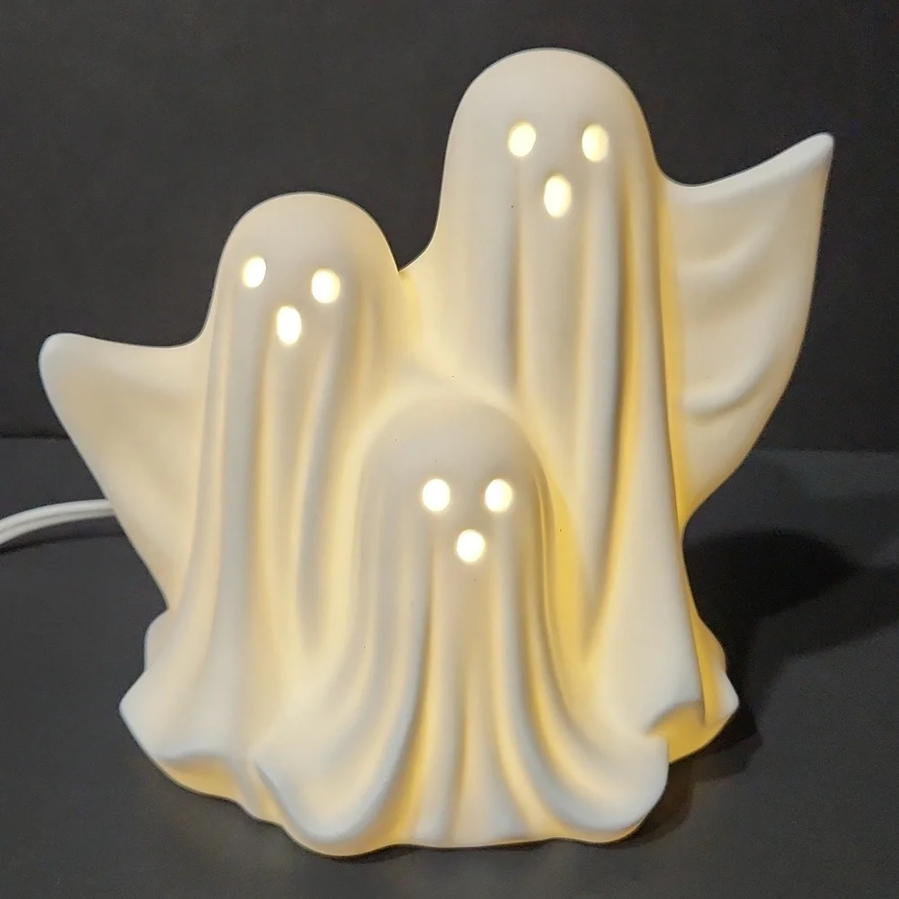 Scentsy Boo Crew Ghosts Disney Decor Warmer With Box